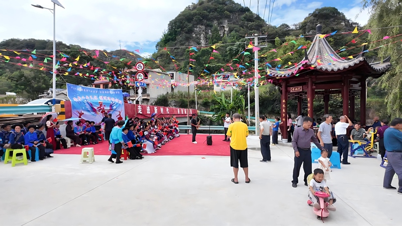 3 图为幸福村新建的休闲广场