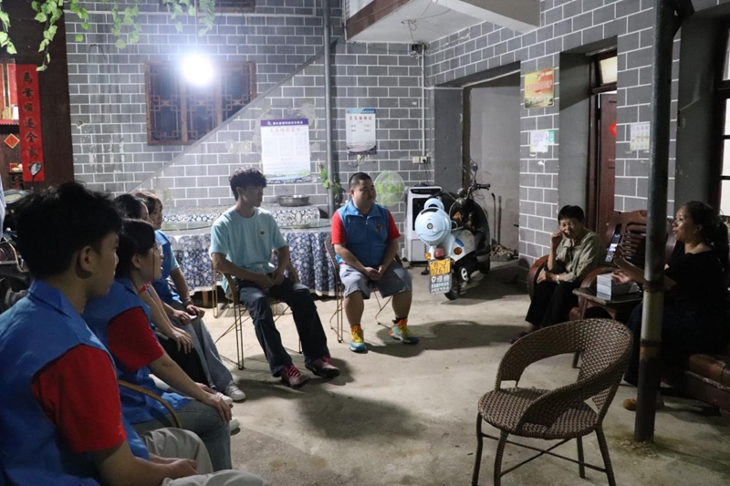 實踐團夜間座談訪談。