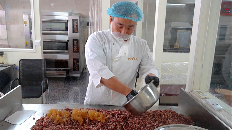 贵州思南：茶食相融创新味 抹茶月饼飘香中秋.jpg