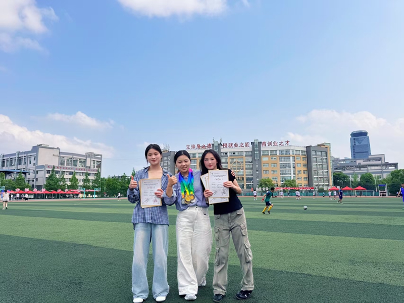 3、楊琦雅帶領學生參加技能比賽獲獎。