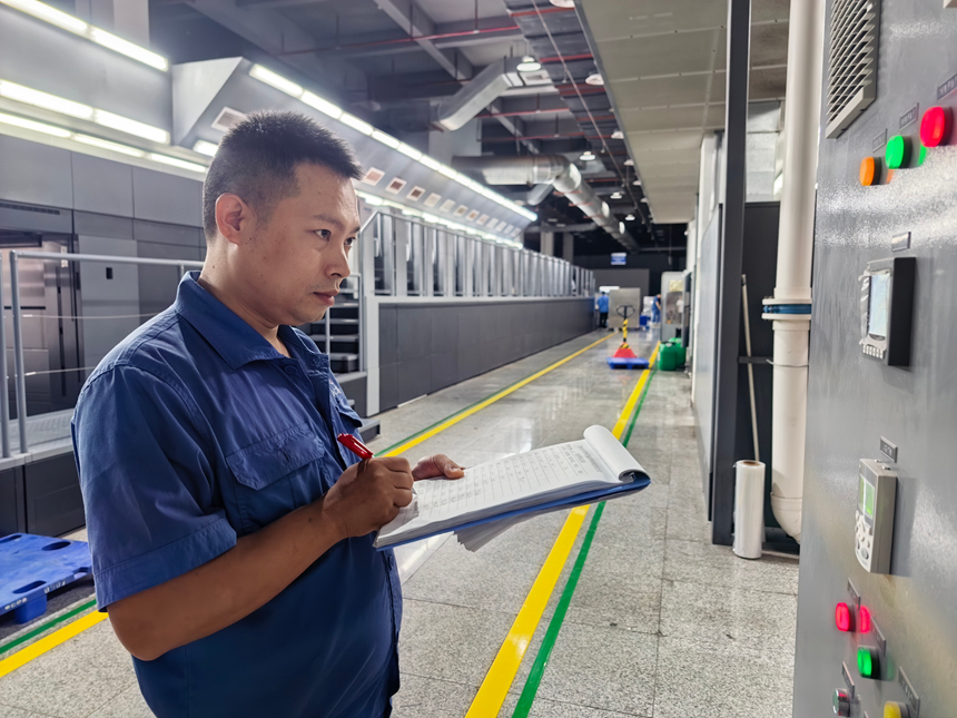 工作人員每日對用電消耗、物料耗用、廢棄物回收等關鍵指標開展台賬登記。