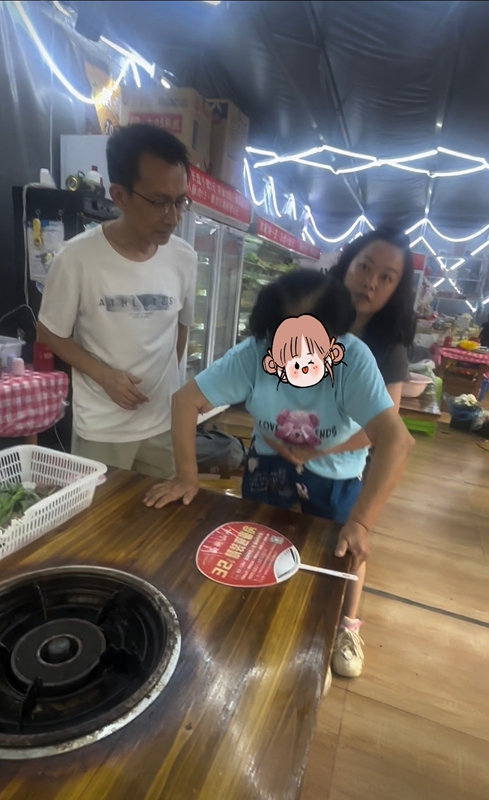1、游客被異物卡喉， 西秀區紅十字救護員緊急救援。.jpg