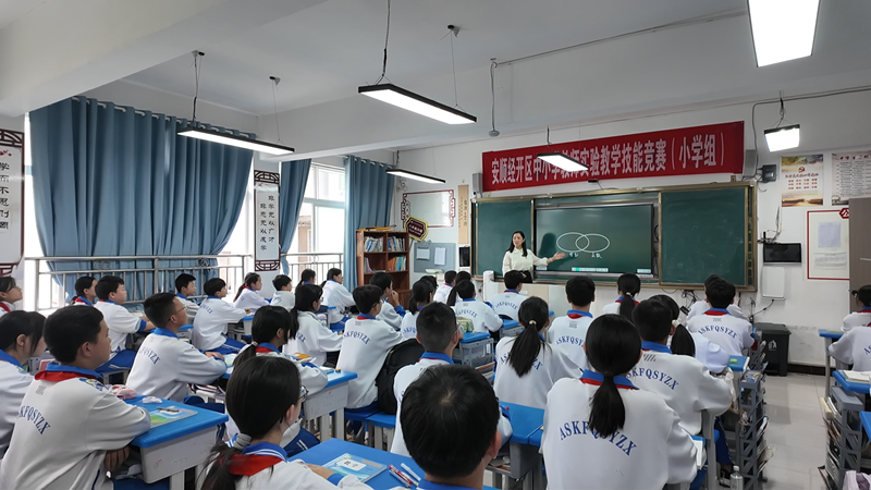 安顺经济技术开发区实验中学。