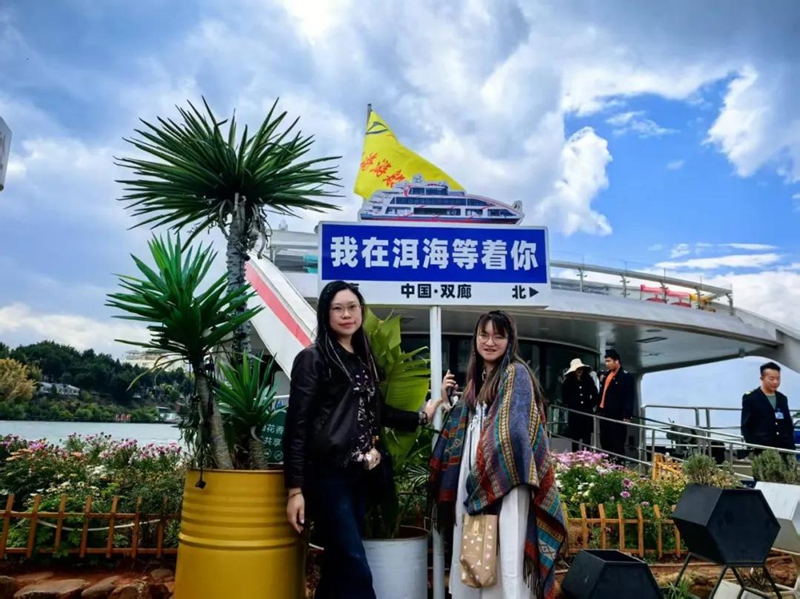 5、關斯文和吳雨結伴旅行。