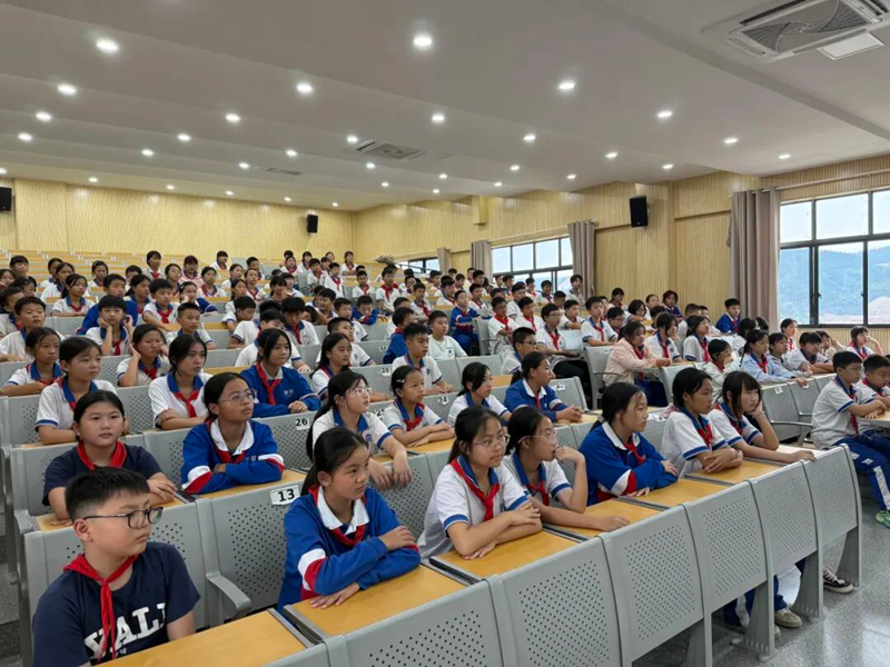 銅仁市宏雅小學科普體驗活動。