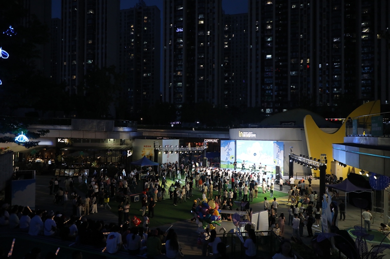 观山湖路边音乐会现场。陈杨摄