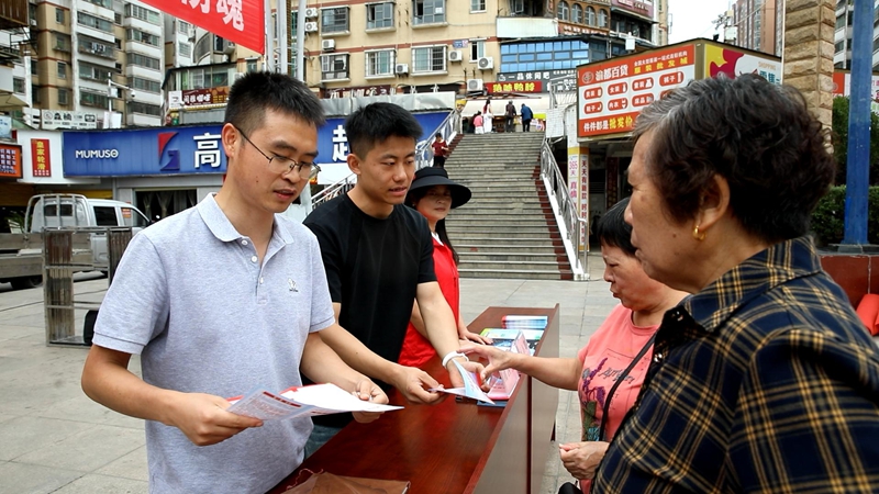 万寿广场网络安全宣传周 播州融媒记者 申会琳摄2.jpg