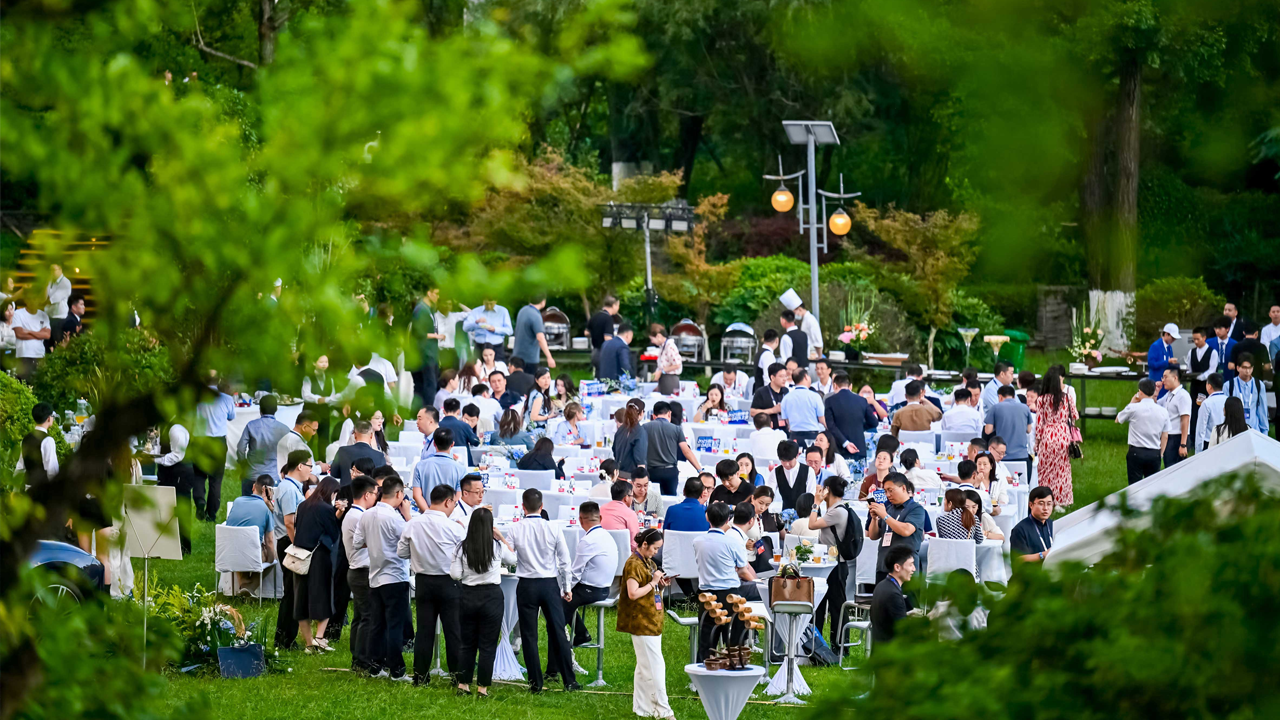远眺“2025数博会·DATA之夜”冷餐会现场