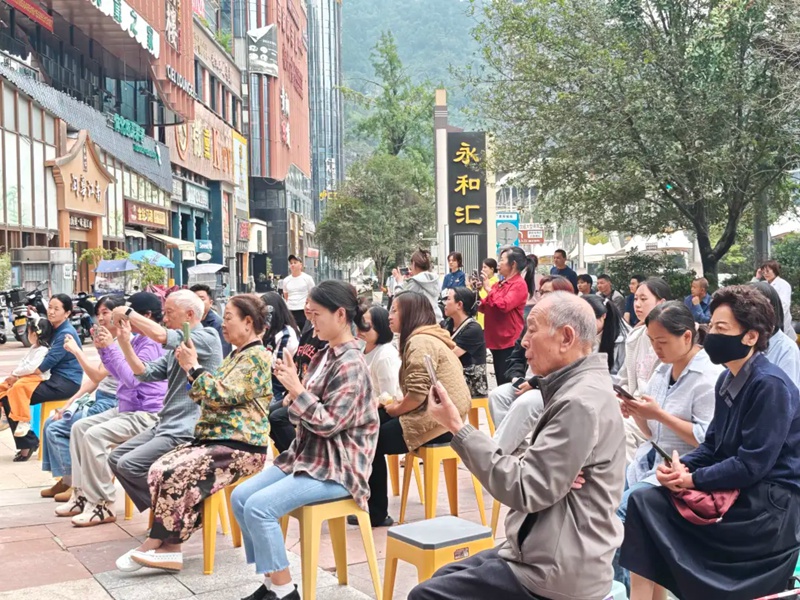 市民群眾紛紛叫好。