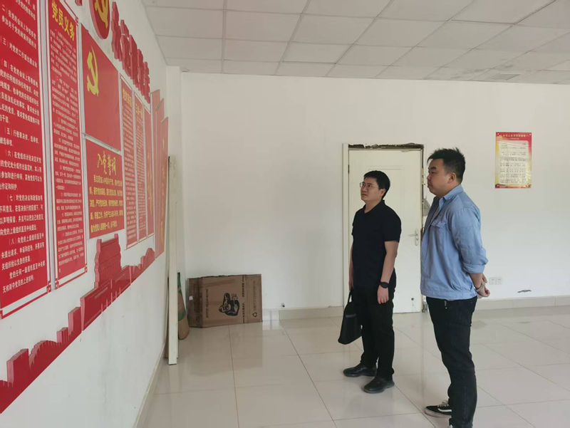 党建指导员到企业指导开展党建工作。