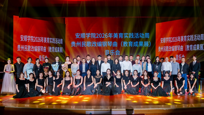 4、合影。杨宇杰 摄