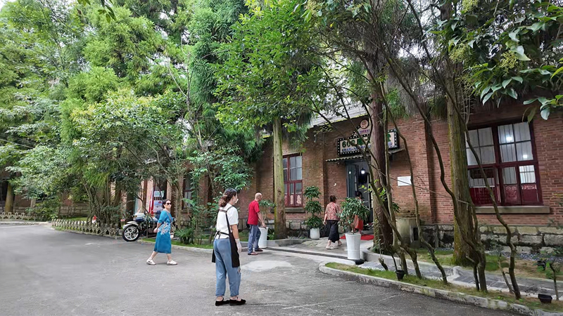 位于安顺经开区幺铺镇的攀院文旅综合体。