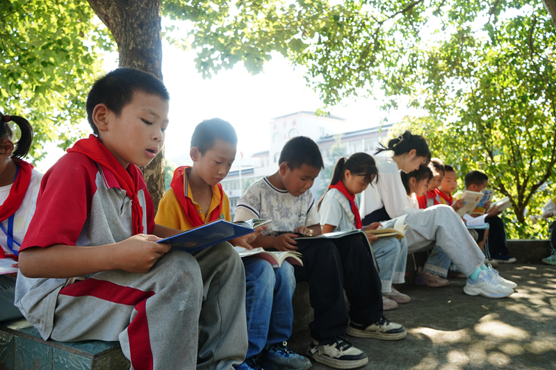 学生在自主阅读。周燕摄