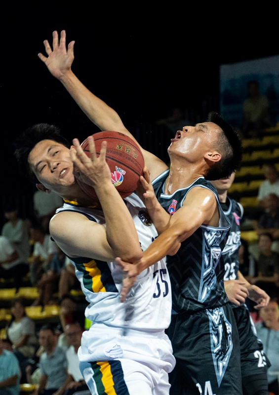 貴州村BA預選賽羅甸縣賽區激戰正酣。