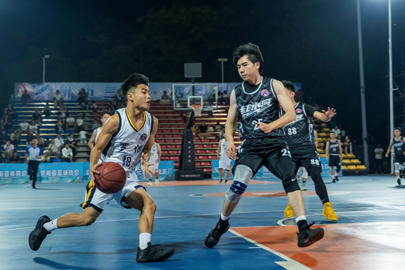 貴州村BA預選賽羅甸縣賽區激戰正酣。