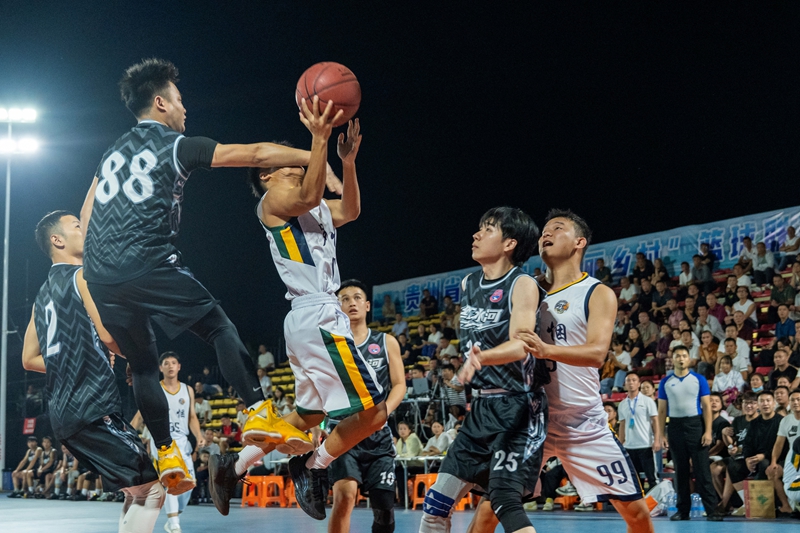 貴州村BA預選賽羅甸縣賽區激戰正酣。