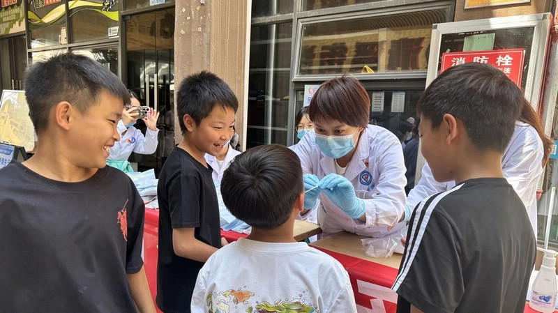 南溪苑社区爱牙日党建活动。