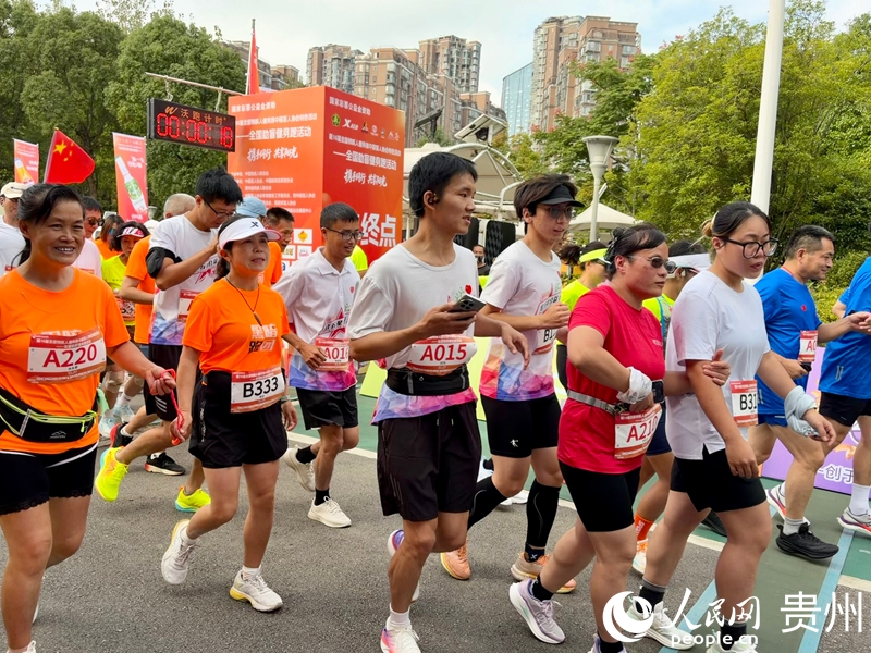 2.全国助盲健身跑活动现场。人民网记者 李丽萍摄.jpg