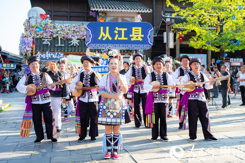 巡游展演现场。人民网 阳茜摄