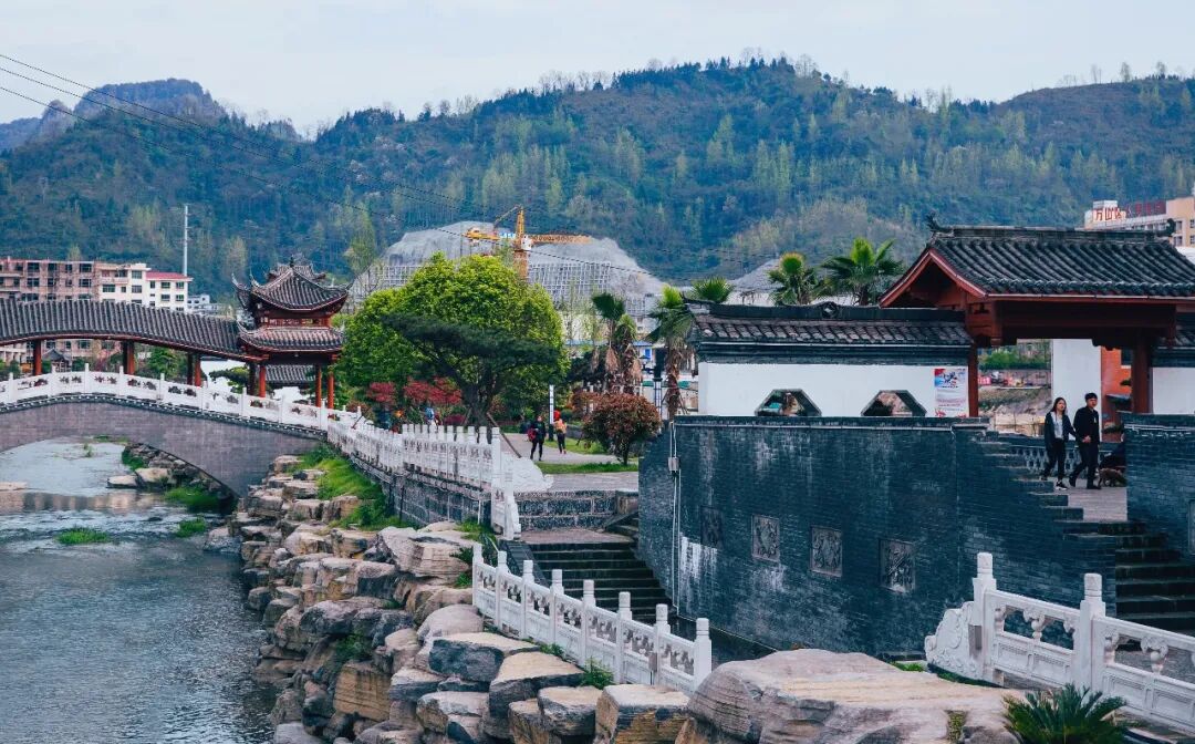 谢桥街道凯潮溪公园河道。