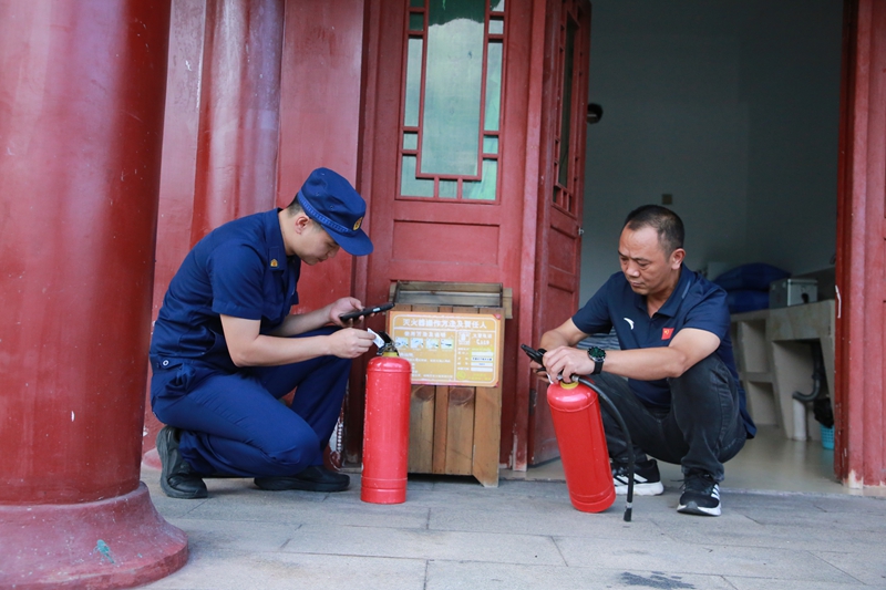 印江自治县多部门联合开展“中秋”“国庆”节前文化旅游安全生产暨市场秩序专项整治联合执法检查。