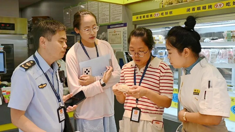 图为：开展中秋月饼专项检查.jpg