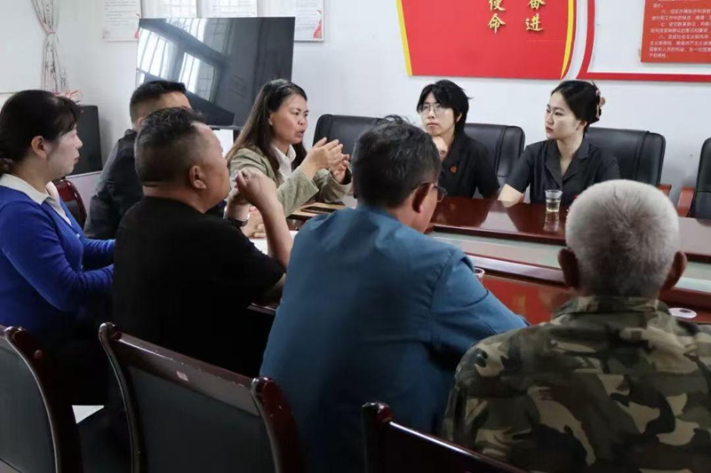4 法官实地化解纠纷1.jpg