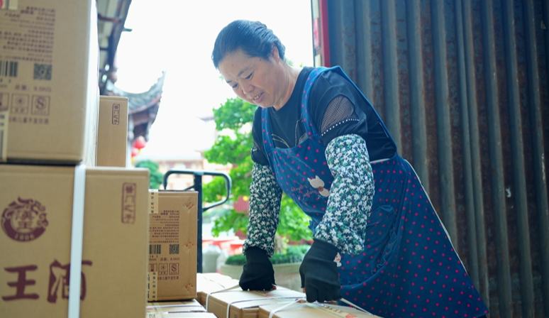 贵州仁怀：白酒订单销售旺 物流配送“加速跑”