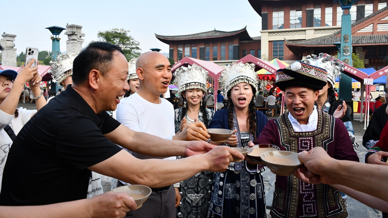 4 重慶游客品嘗三幺台