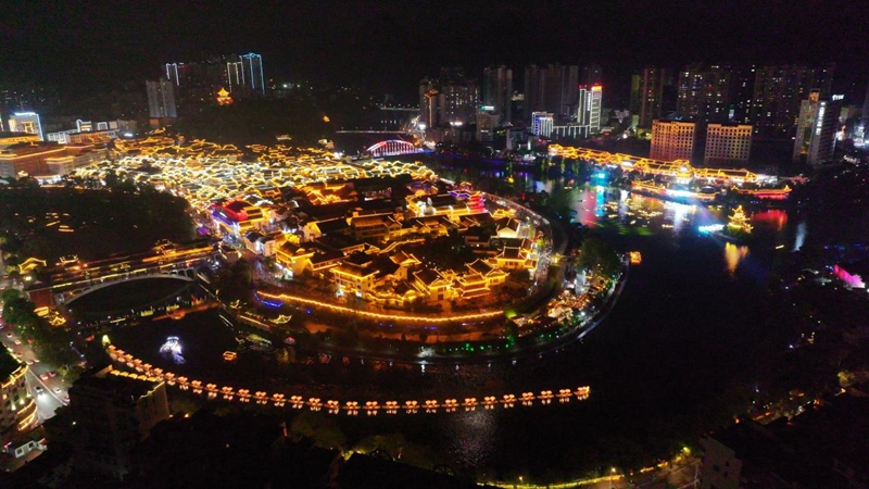 圖為航拍中南門歷史文化旅游區夜景 陳鳳強攝
