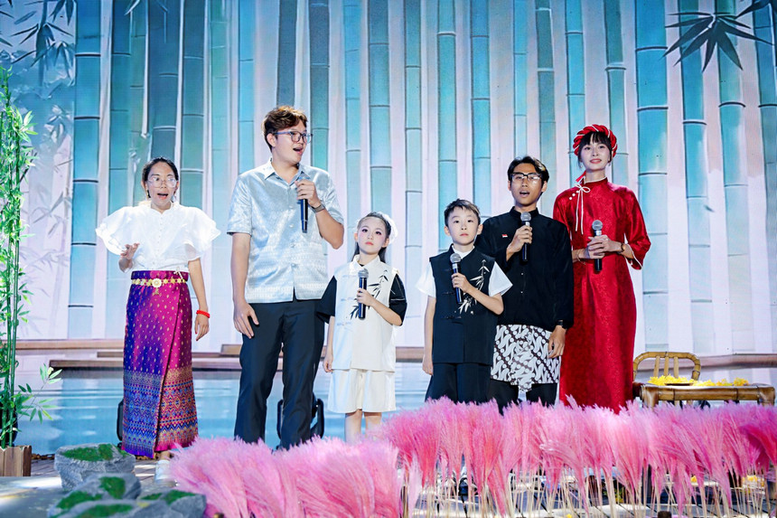 “山海共此时”国际青年中秋音乐诗会现场。