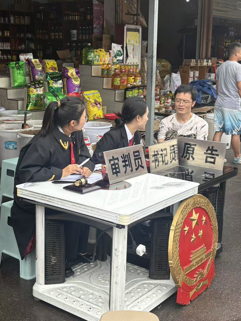 法官在園區開展巡回審判。