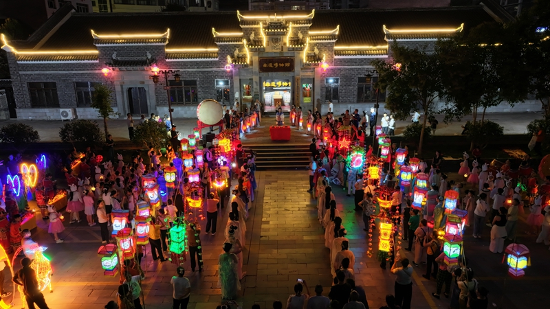 巡游现场吴剑摄 (1).jpg
