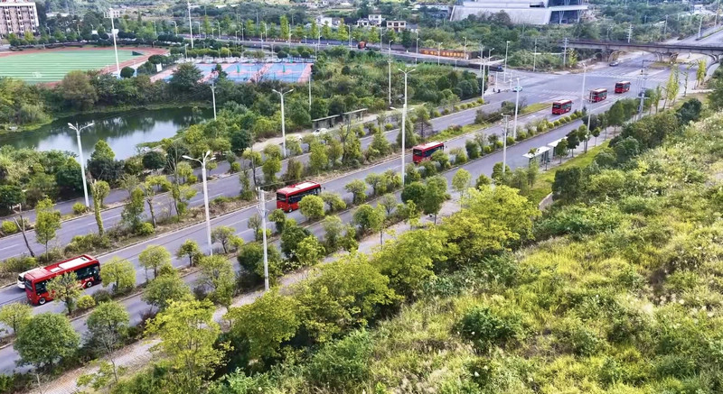 贵州独山14台新能源公交车将于10月1日正式投用。