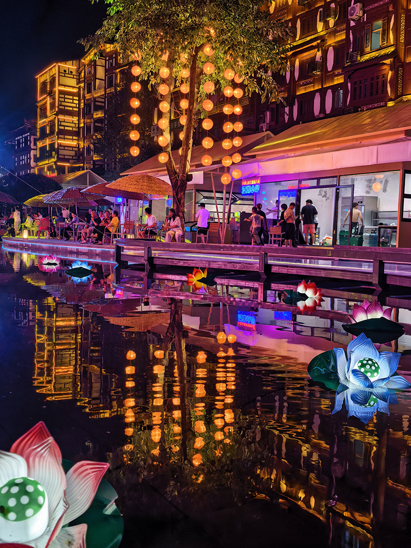 茅台镇夜景。