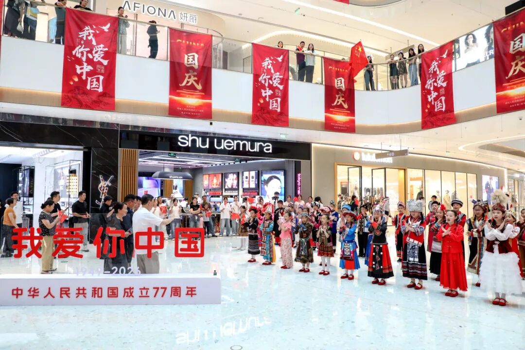 石榴籽合唱團唱響《少年有志》。