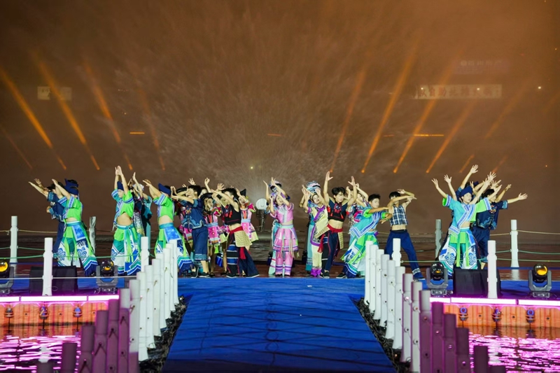 族舞蹈表演 (2).jpg