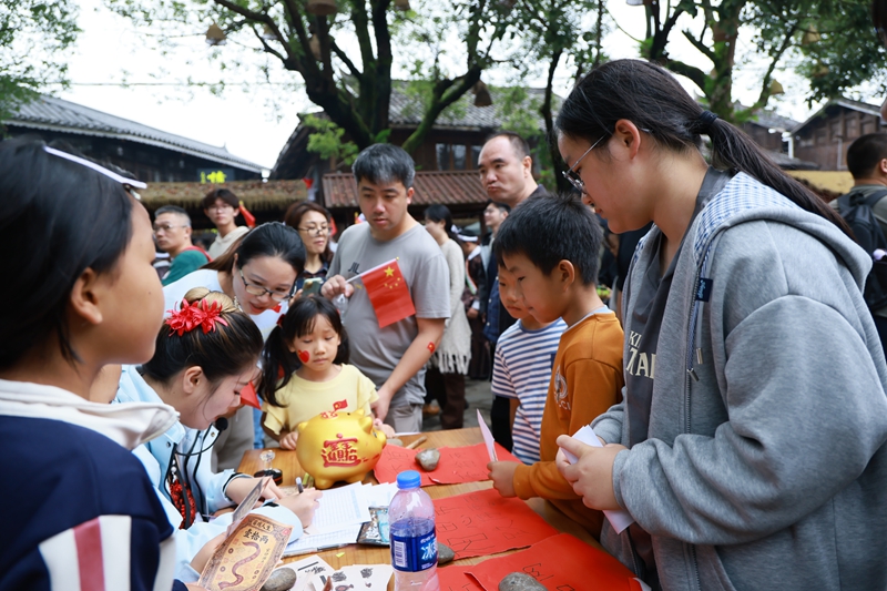 12、活动现场。