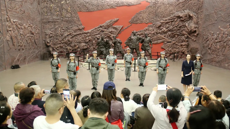 四渡赤水紀念館，紅色情景劇展演再現崢嶸長征歲月。羅利飛 攝