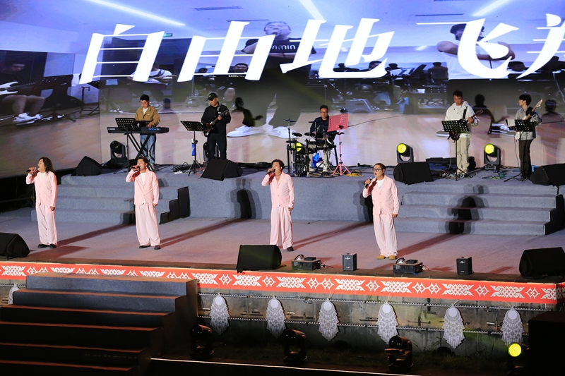 音乐会浪漫开演。