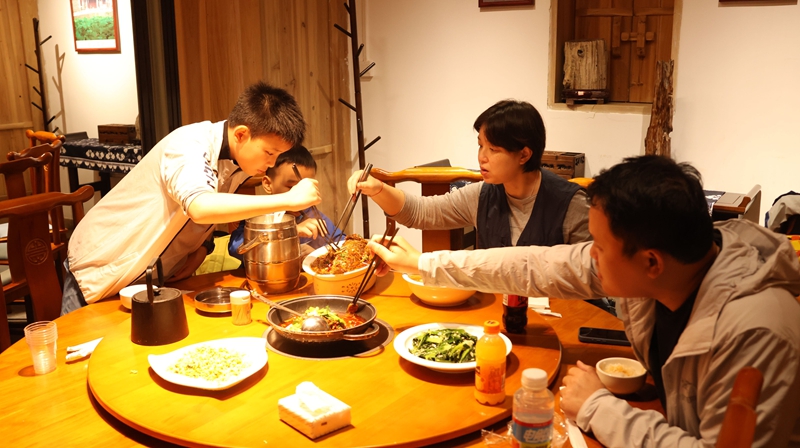 國慶假期，獨山特色美食受熱捧。