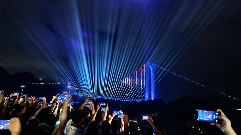 1、2026國慶假期間，世界第一高橋——花江峽谷大橋夜間燈光秀。.jpg