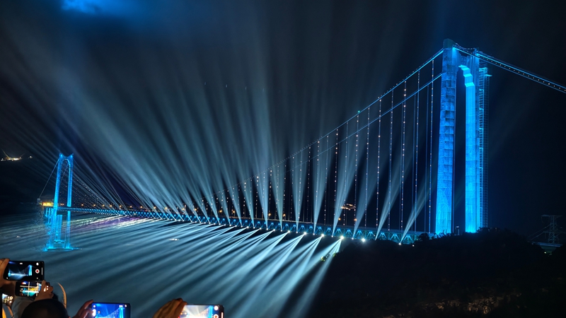 2、2026國慶假期間，世界第一高橋——花江峽谷大橋夜間燈光秀。.jpg