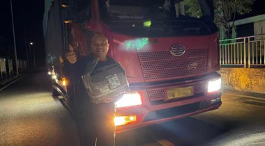 貴州交通執法員深夜接力 助遺失包裹“歸隊”