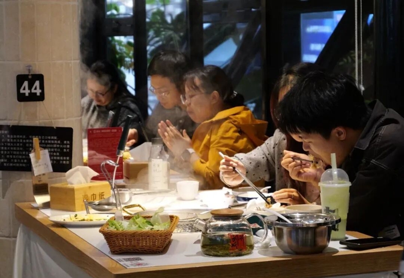 貴州西秀國慶假日消費“熱氣騰騰”。