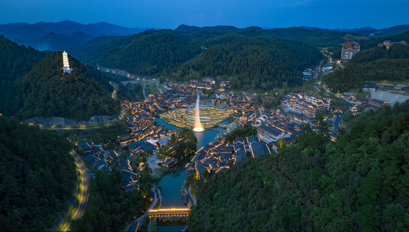 掌燈儀式后的烏江寨全景（播州融媒）.jpg
