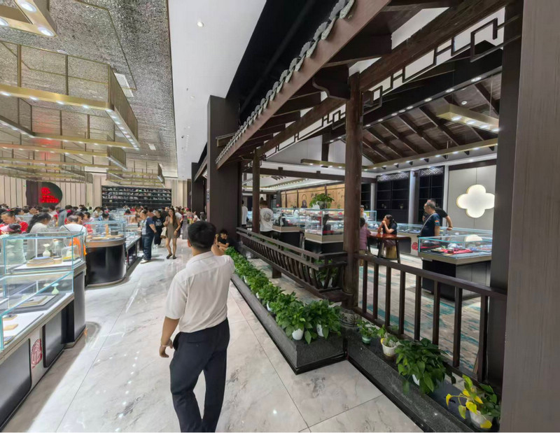 凱裡農商銀行工作人員調研旅居產業。