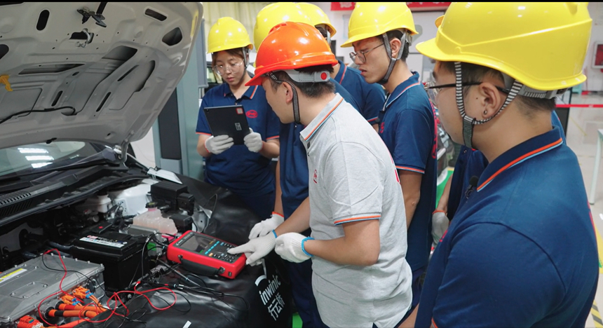遵义职院汽车工程学院教师上课情况。