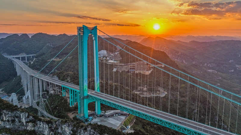 3、花江峽谷大橋日落美景。.jpg