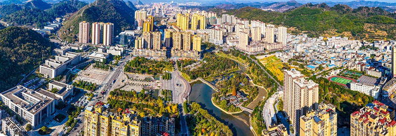 1.瓮安县城雍阳河中心城区景观（卢锡江 摄